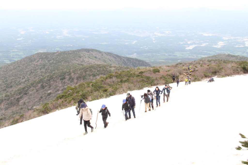 安達太良山、観光シーズン到来